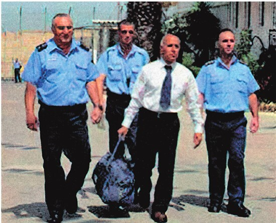 Иллюстрация к книге — Моссад. Самые яркие и дерзкие операции израильской секретной службы [i_029.jpg]