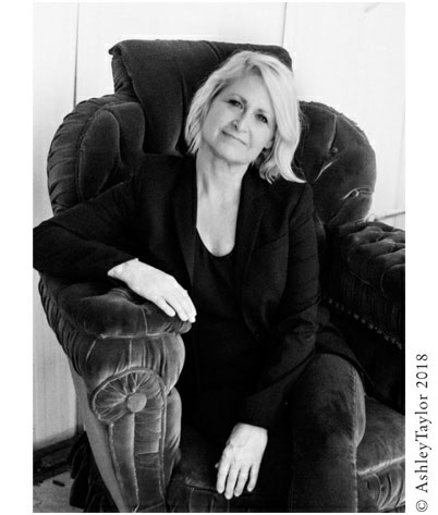 Иллюстрация к книге — Девушка жимолости [i_001.jpg]