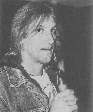 Иллюстрация к книге — Рассказчик. Воспоминания барабанщика Nirvana и фронтмена Foo Fighters [i_033.jpg]