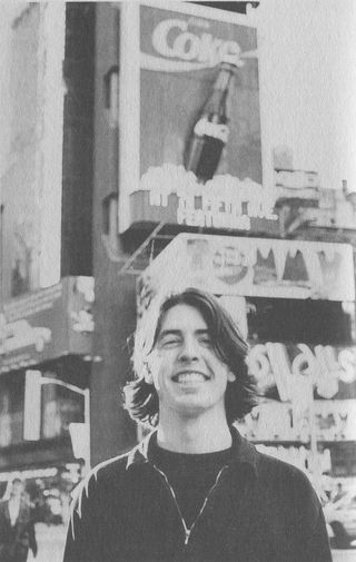 Иллюстрация к книге — Рассказчик. Воспоминания барабанщика Nirvana и фронтмена Foo Fighters [i_034.jpg]