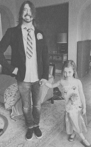 Иллюстрация к книге — Рассказчик. Воспоминания барабанщика Nirvana и фронтмена Foo Fighters [i_054.jpg]