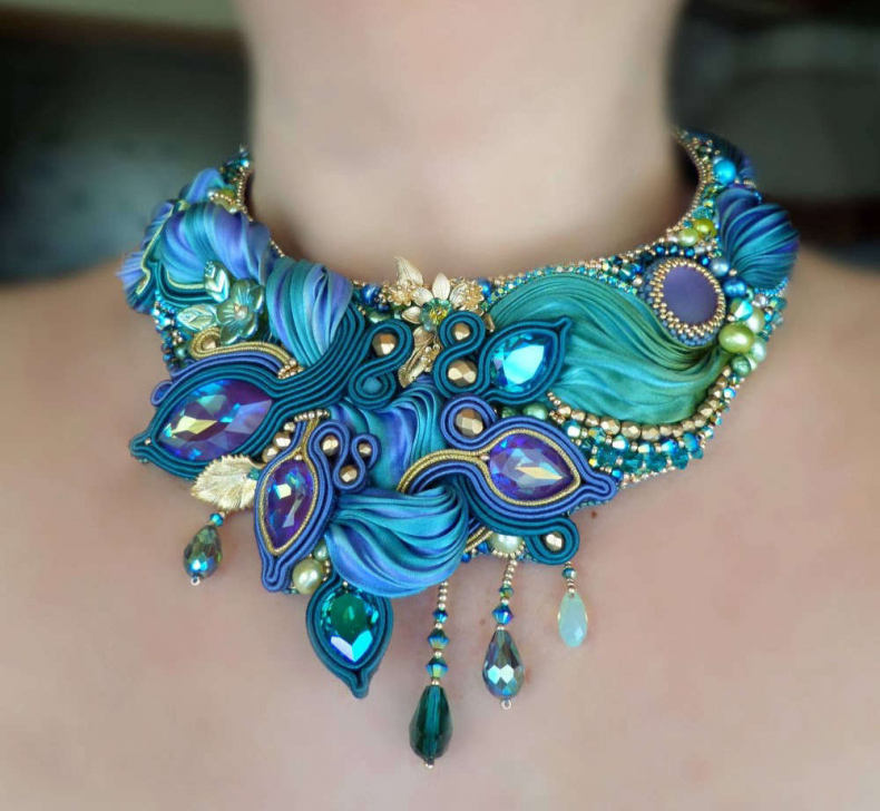 Иллюстрация к книге — Шерловая искра [_216d836b1466a50fd5dae3a19e428efa.jpg]