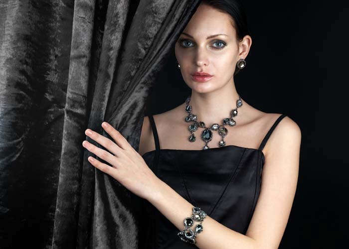 Иллюстрация к книге — Шерловая искра [_4ad6343cb094f935d939481efc4ae804.jpg]