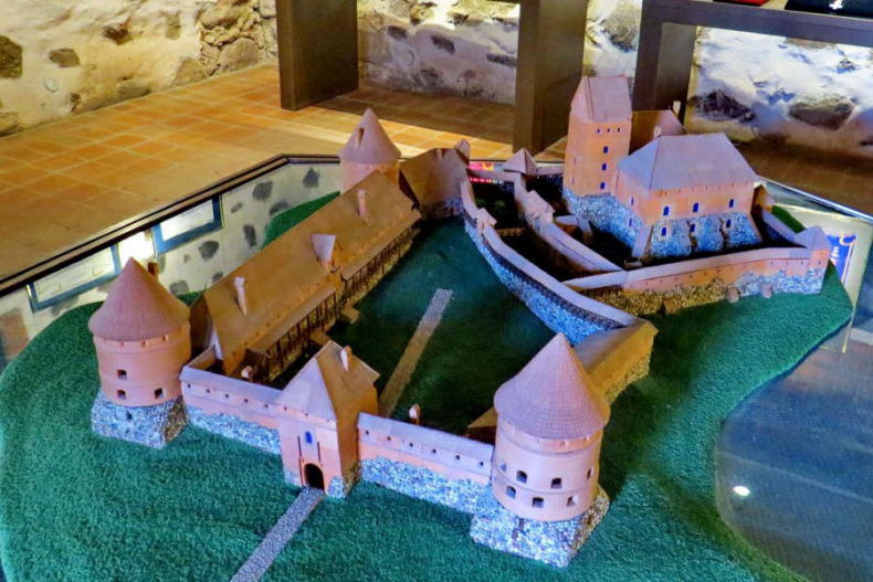 Иллюстрация к книге — Шерловая искра [_65fcfa5ab4fe9571c437498b784944af.jpg]