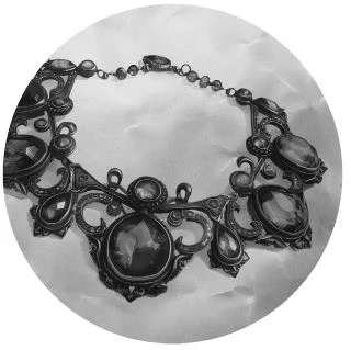 Иллюстрация к книге — Аметисты Серафимы Суок [i_001.webp]