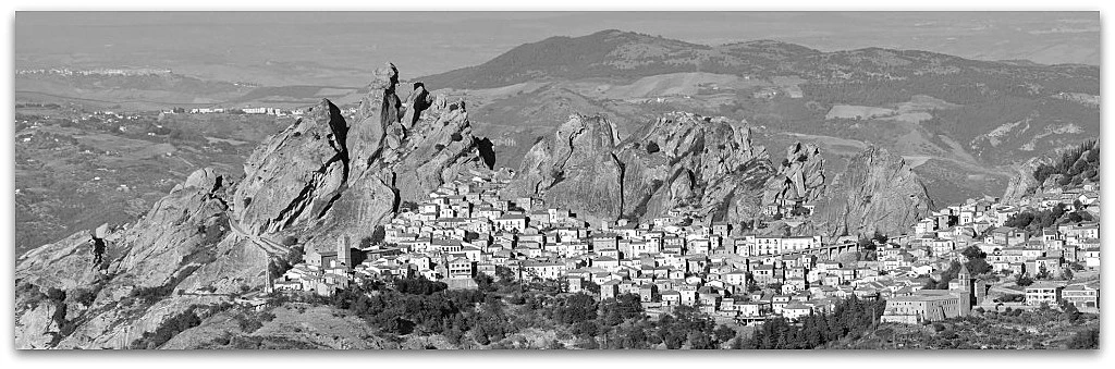 Иллюстрация к книге — Убийство и рождественский пирог [i_003.webp]