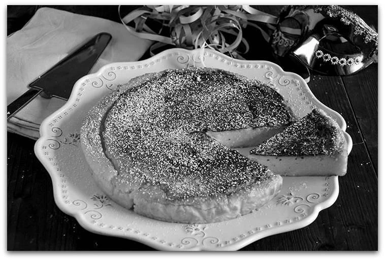 Иллюстрация к книге — Убийство и рождественский пирог [i_009.webp]