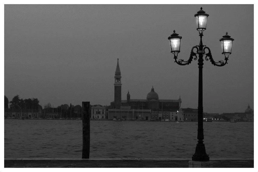 Иллюстрация к книге — Темные воды Венеции [_17.webp]