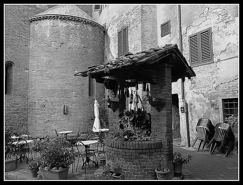 Иллюстрация к книге — Шепот холмов Тосканы [_23.webp]