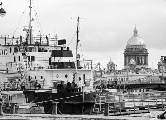 Иллюстрация к книге — Петербург манящий [Старые тайны, уютные уголки, сладости из детства] [i_008.webp]