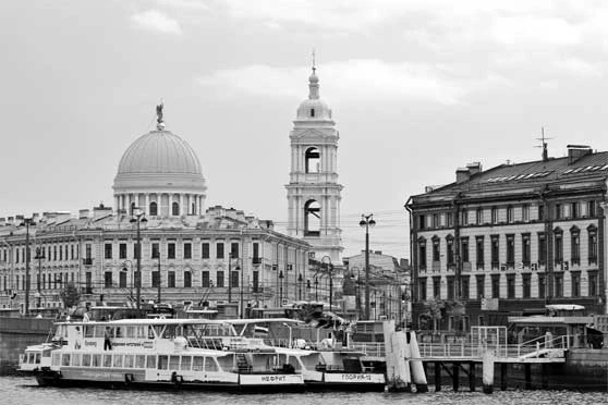 Иллюстрация к книге — Петербург манящий [Старые тайны, уютные уголки, сладости из детства] [i_013.webp]