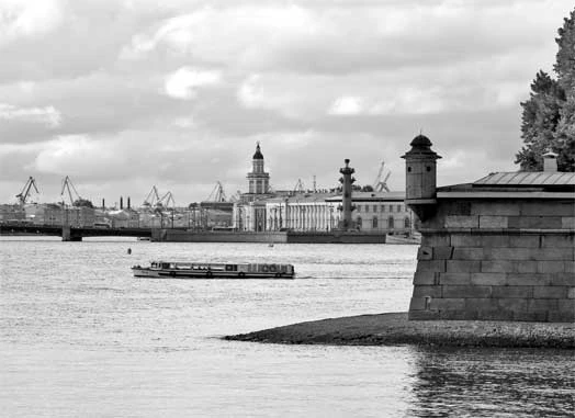 Иллюстрация к книге — Петербург манящий [Старые тайны, уютные уголки, сладости из детства] [i_022.webp]