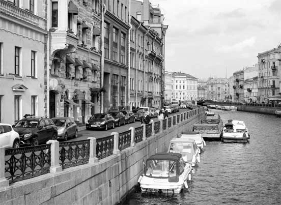 Иллюстрация к книге — Петербург манящий [Старые тайны, уютные уголки, сладости из детства] [i_053.webp]