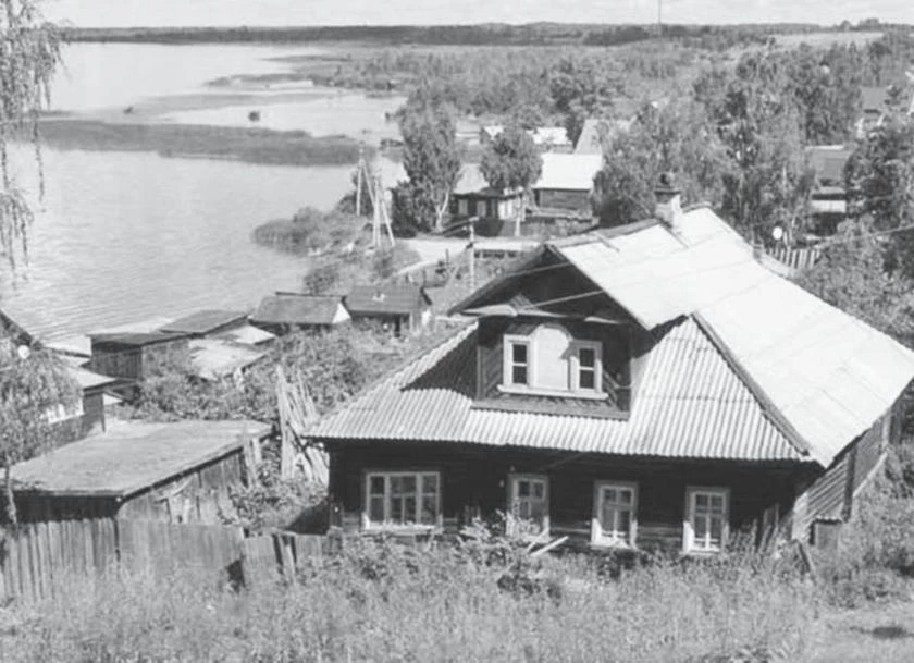 Иллюстрация к книге — Потаённая Россия. От блинов до ухи: путешествие за рецептами и тайнами старых городов [i_120.webp]