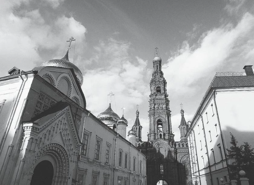 Иллюстрация к книге — Потаённая Россия. От блинов до ухи: путешествие за рецептами и тайнами старых городов [i_134.webp]