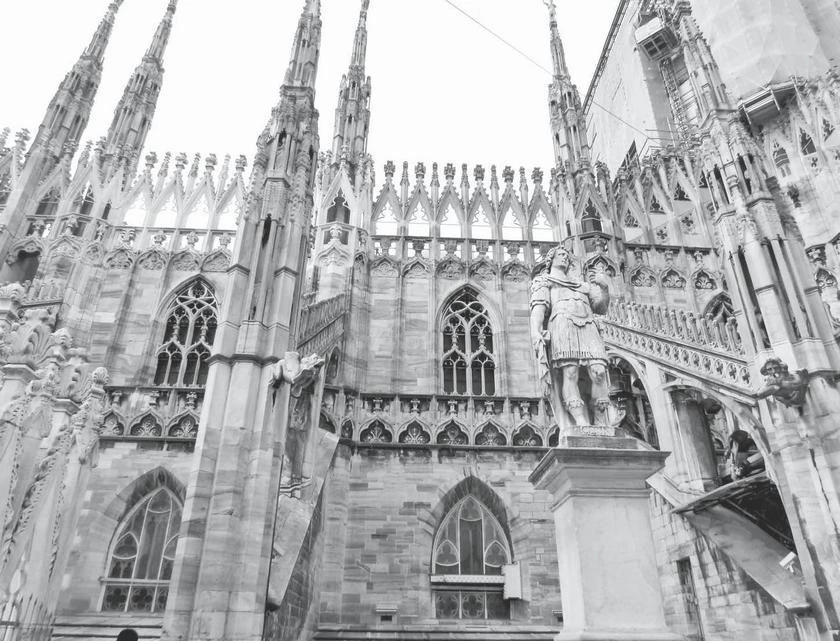 Иллюстрация к книге — Милан на вкус. Дамы, коктейли и золотое ризотто [i_032.webp]