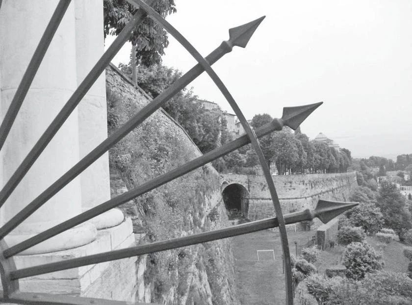 Иллюстрация к книге — Милан на вкус. Дамы, коктейли и золотое ризотто [i_061.webp]