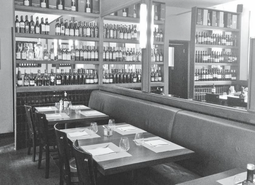 Иллюстрация к книге — Милан на вкус. Дамы, коктейли и золотое ризотто [i_116.webp]