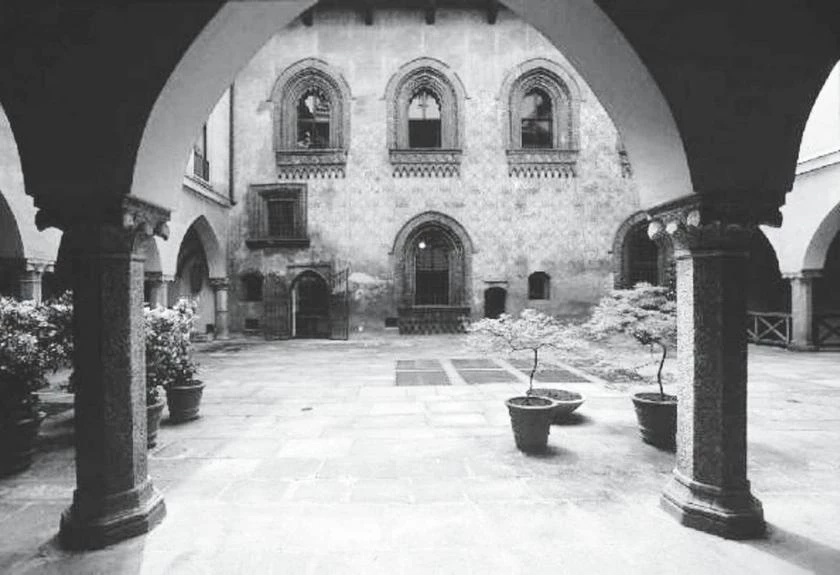 Иллюстрация к книге — Милан на вкус. Дамы, коктейли и золотое ризотто [i_123.webp]