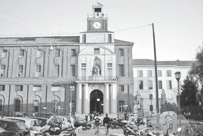 Иллюстрация к книге — Милан на вкус. Дамы, коктейли и золотое ризотто [i_137.webp]