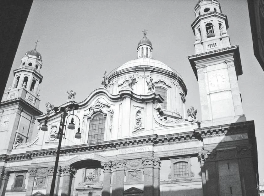 Иллюстрация к книге — Милан на вкус. Дамы, коктейли и золотое ризотто [i_148.webp]