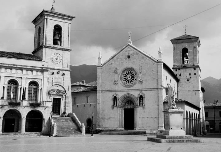 Иллюстрация к книге — Трюфельные сказки Италии. Путешествие за новыми историями и блюдами [i_015.webp]