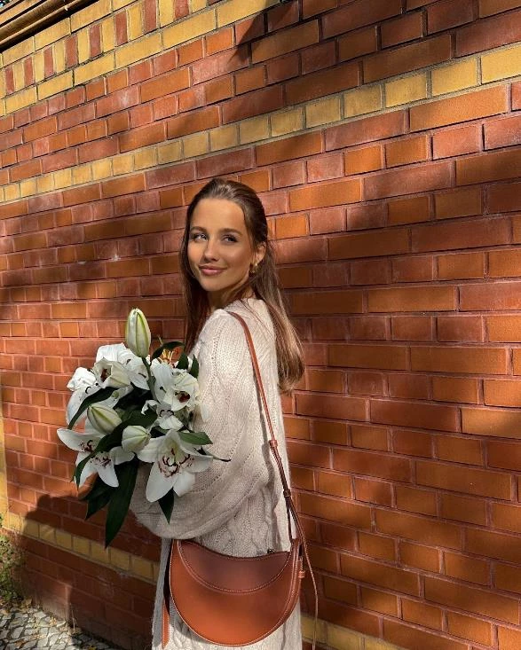 Иллюстрация к книге — Развод. После… [i_004.webp]