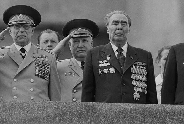 Иллюстрация к книге — Телохранитель Генсека. Том 1 [book-illustration-11.webp]