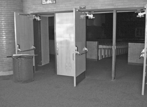 Иллюстрация к книге — Тед. Настоящая история самого знаменитого серийного убийцы Америки. Книга I [book-illustration-50.webp]