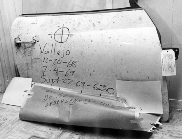 Иллюстрация к книге — Сыны Сэма. Убийцы влюбленных парочек [book-illustration-93.webp]