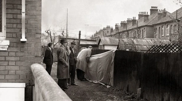 Иллюстрация к книге — Раздеватель. Хаммерсмитские убийства [book-illustration-30.webp]