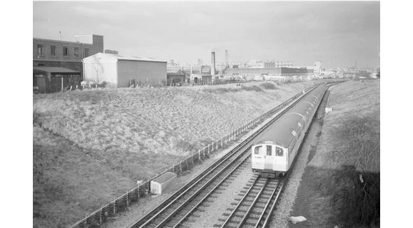 Иллюстрация к книге — Раздеватель. Хаммерсмитские убийства [book-illustration-63.webp]