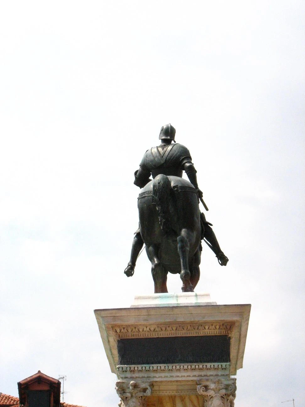 Иллюстрация к книге — Бьющий на взлете [book-illustration-11.webp]