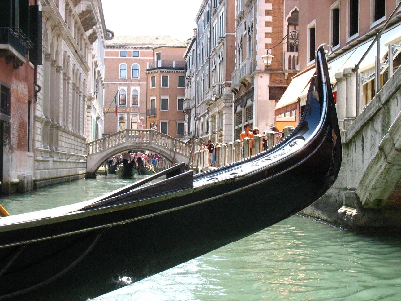 Иллюстрация к книге — Бьющий на взлете [book-illustration-3.webp]