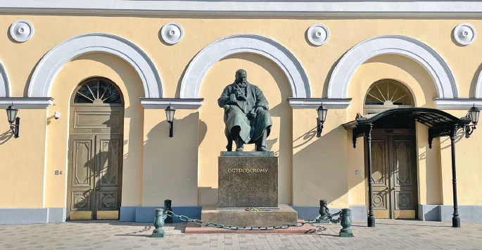 Иллюстрация к книге — Галерея Москва. Шедевры знаменитых мастеров на улицах столицы [book-illustration-132.webp]