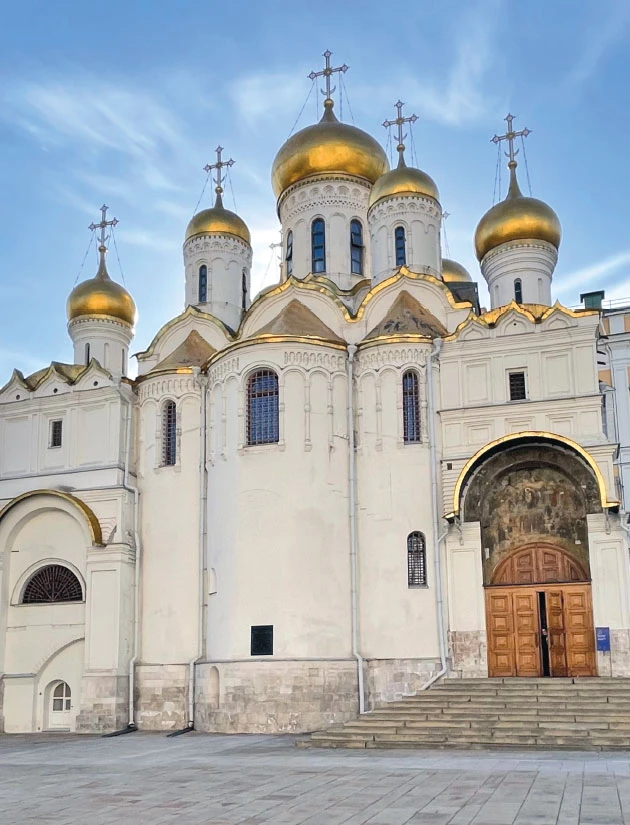 Иллюстрация к книге — Галерея Москва. Шедевры знаменитых мастеров на улицах столицы [book-illustration-14.webp]