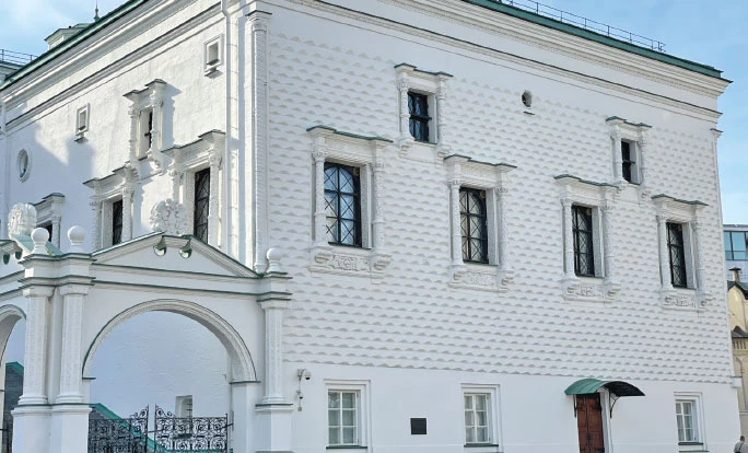 Иллюстрация к книге — Галерея Москва. Шедевры знаменитых мастеров на улицах столицы [book-illustration-21.webp]