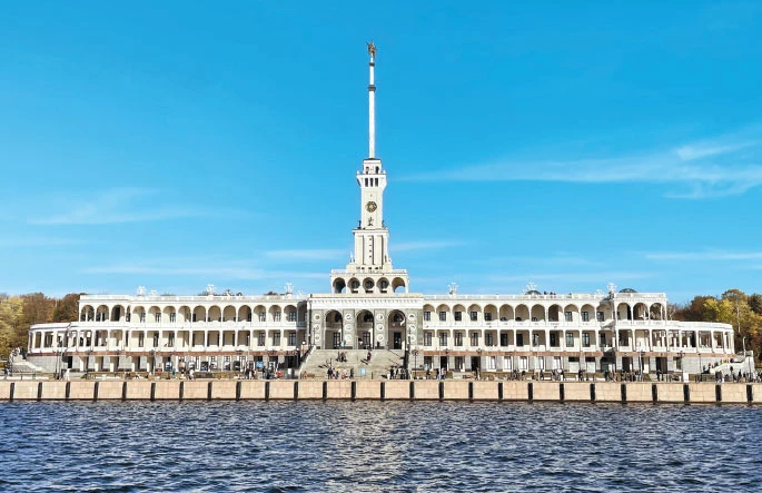 Иллюстрация к книге — Галерея Москва. Шедевры знаменитых мастеров на улицах столицы [book-illustration-223.webp]