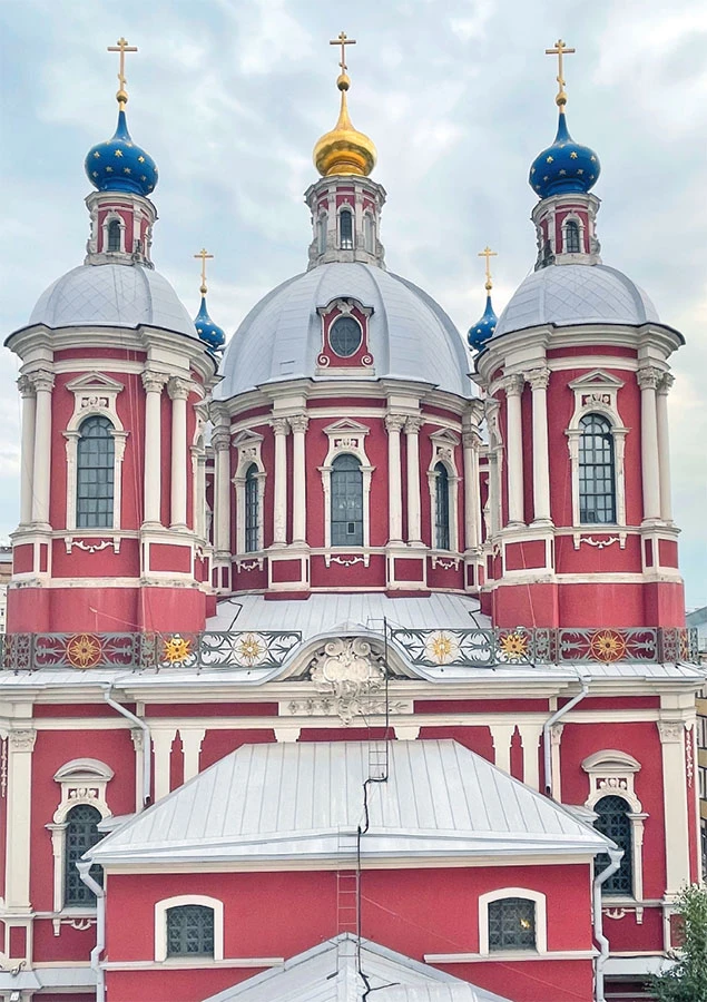 Иллюстрация к книге — Галерея Москва. Шедевры знаменитых мастеров на улицах столицы [book-illustration-40.webp]